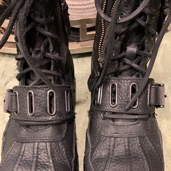 RALPH LAUREN  QUANITA BLACK LEATHER BOOTS, SIZE 7.5 B - Picture 12 of 15